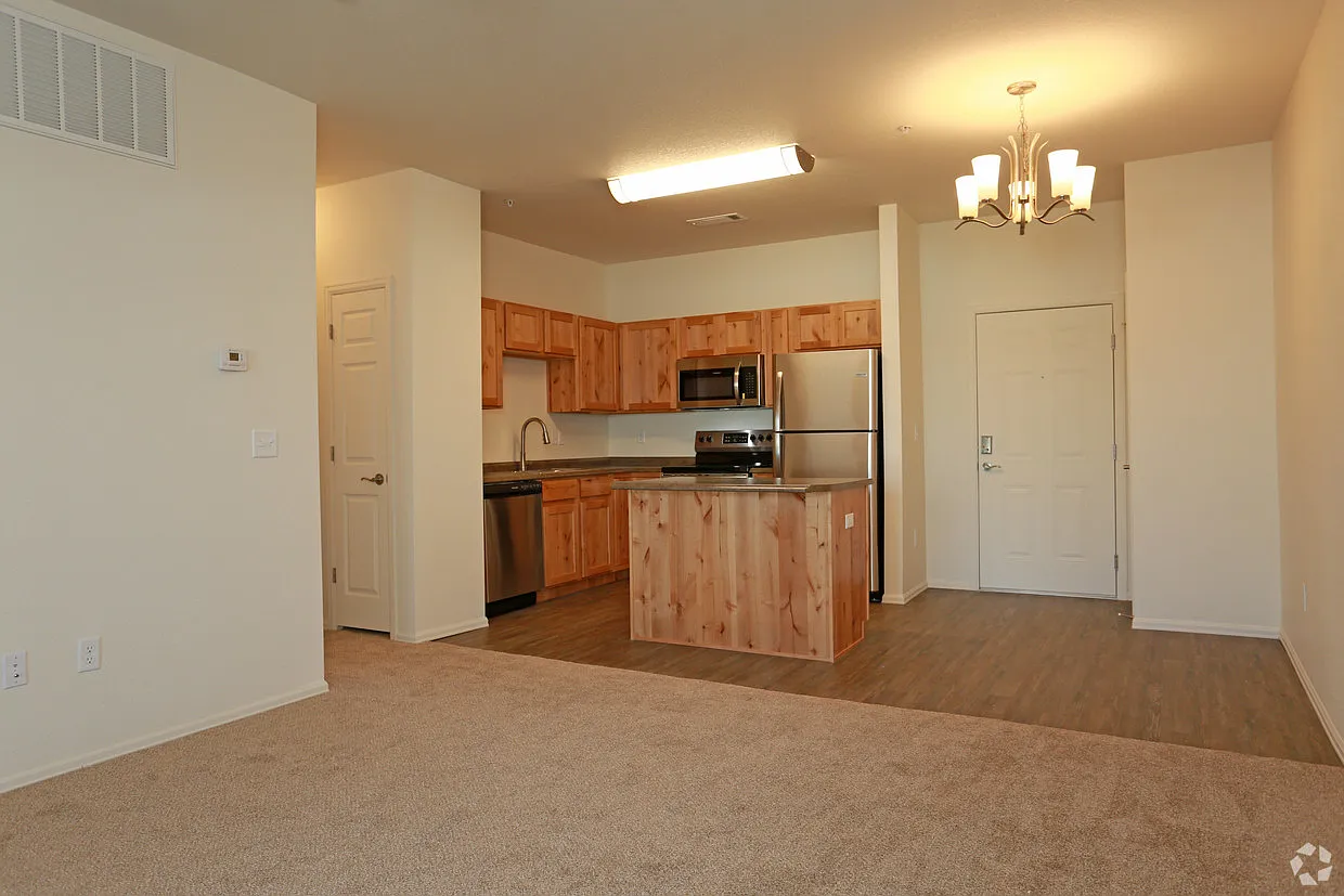2 bed, 985 sqft, $1,775 — Photo 1