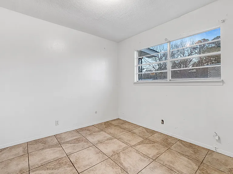 224 Shellwood Dr — Photo 5