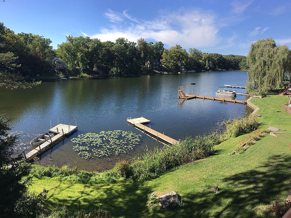 1st image of 925 Pearson Dr