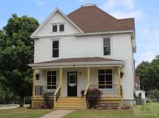 21 6th St NE, Hampton, IA 50441
