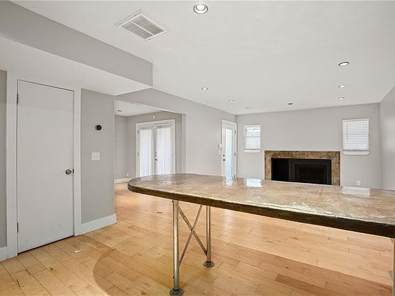 3rd image of 1101 Shoal Creek Blvd APT 9