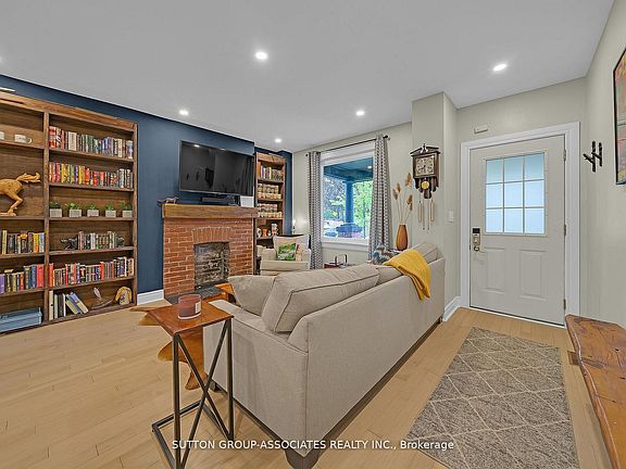 5th image of 69 Dagmar Ave