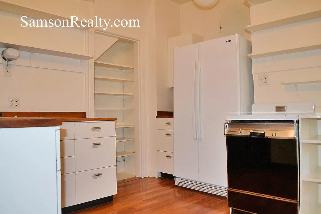 6 bed, 3.5 bath, 3580 sqft, $7,600 — Photo 3