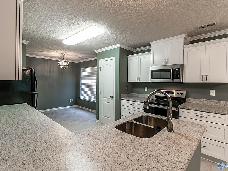 124 Wittington Ln — Photo 11