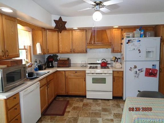 3rd image of 6 Country Ln