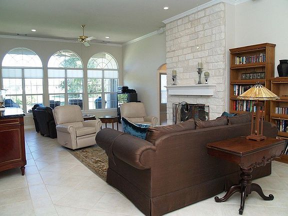 4th image of 10813 River Plantation Dr