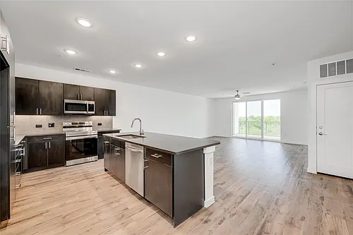 4801 Springdale Rd #1307 Photo 1