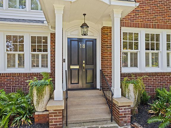 4th image of 18 McPherson Ln