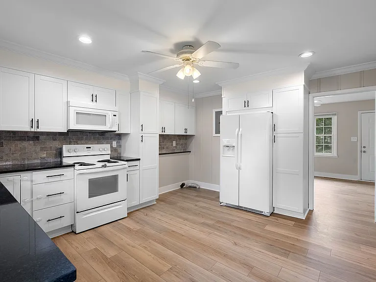 403 Alicia Dr #A — Photo 9
