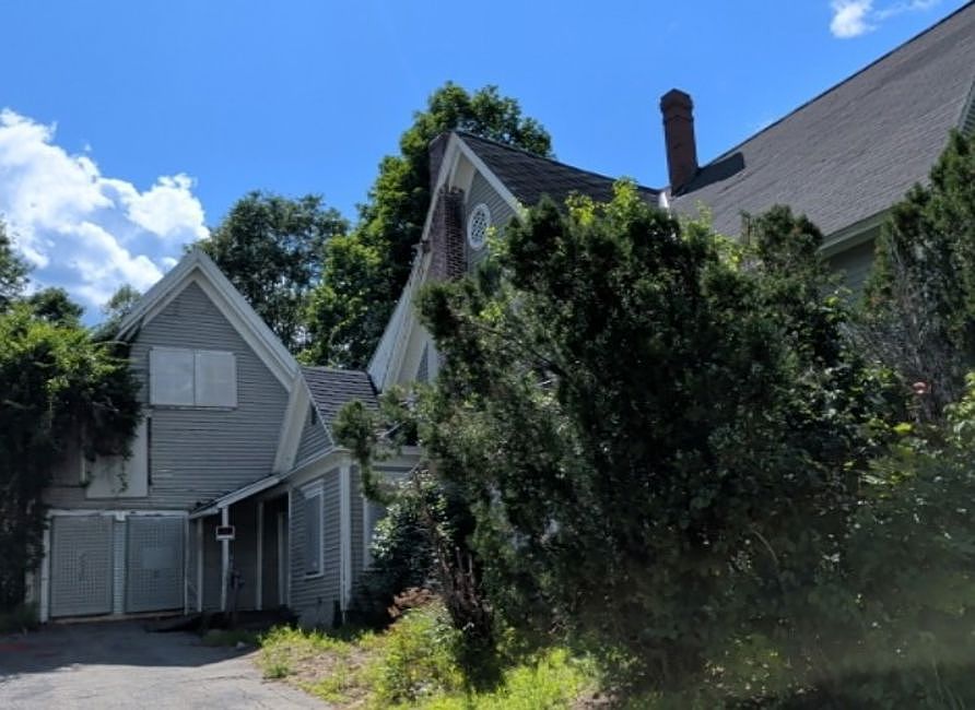 2nd image of 18 School St