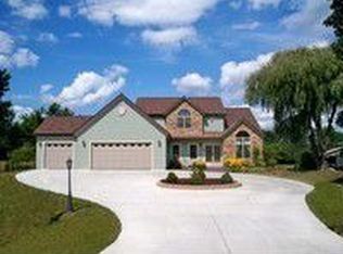 N75W17352 Wilson Dr, Menomonee Falls, WI 53051
