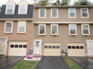 208 W Russets Cir, Bridgeville, PA