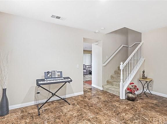 5th image of 119 Tamarack Dr
