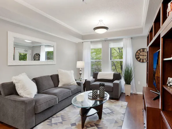 645 N 1st St APT 304, Minneapolis, MN 55401