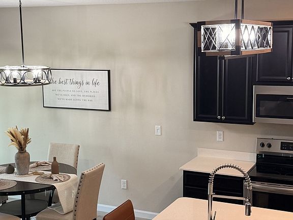 5th image of 31 Appleton Ct
