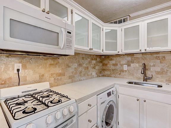 4th image of 3131 N May Ave #9