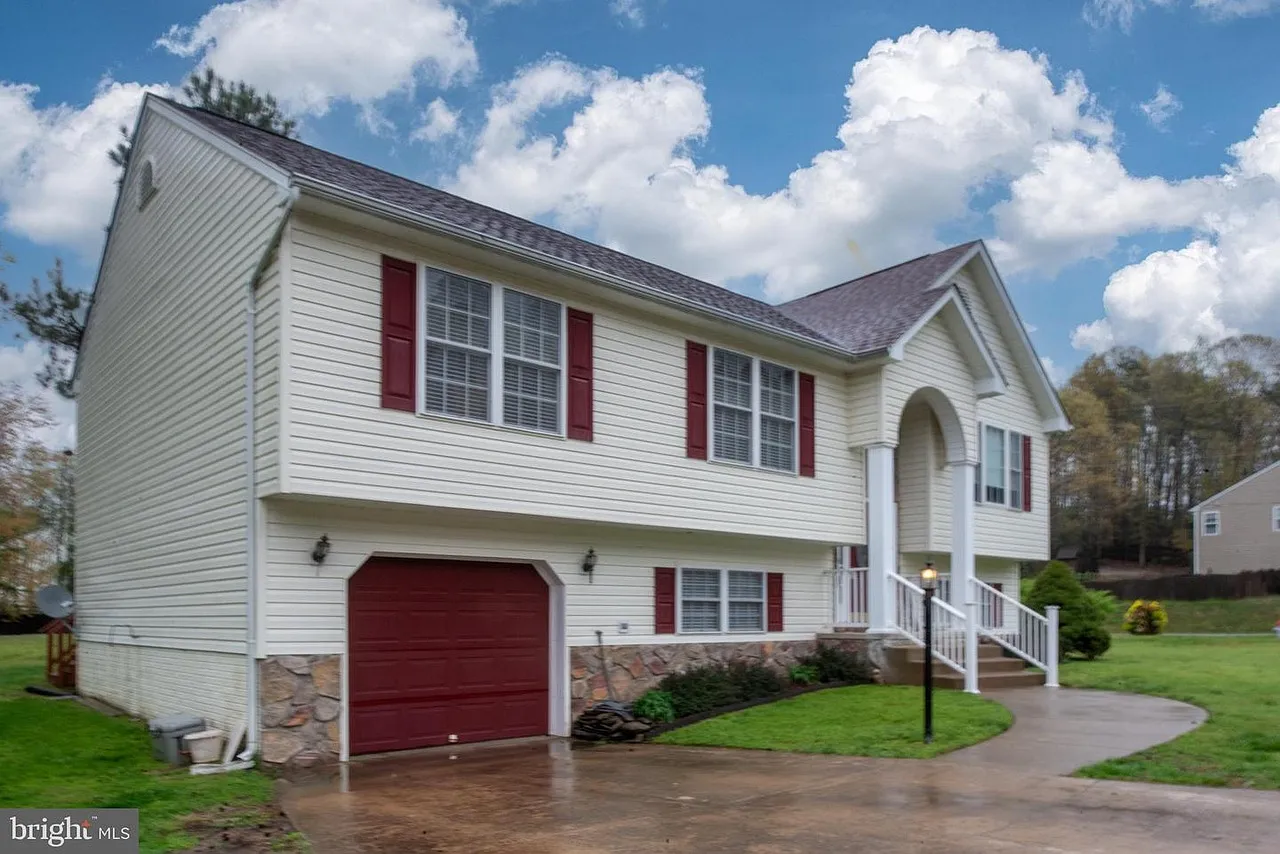 5 bed, 2541 sqft, $900 — Photo 1