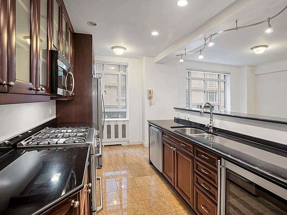 5th image of 25 Central Park W APT 3C