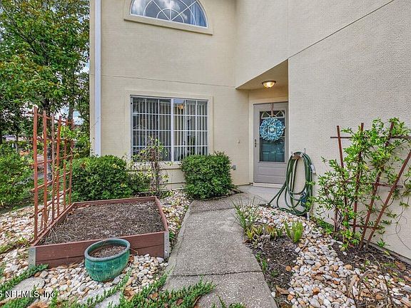 4th image of 74 FOX VALLEY Drive