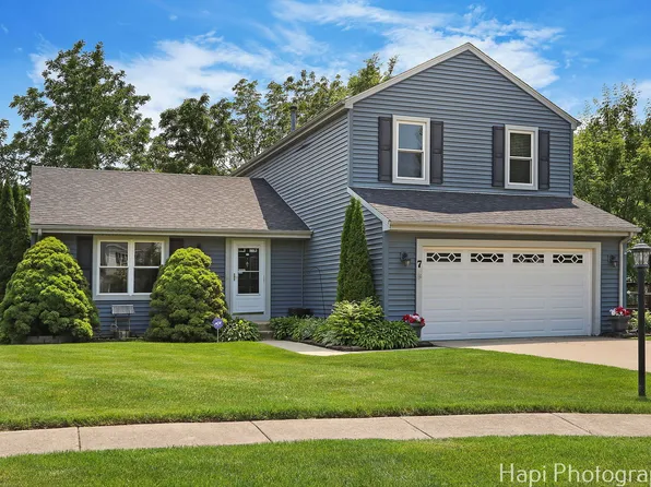 7 Kensington Ct, Streamwood, IL 60107