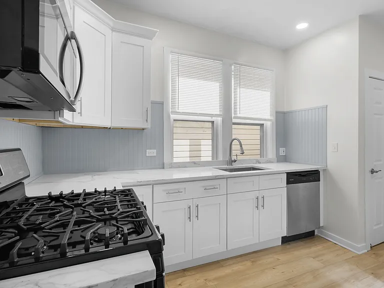 1749 W 19th St #2 — Photo 13