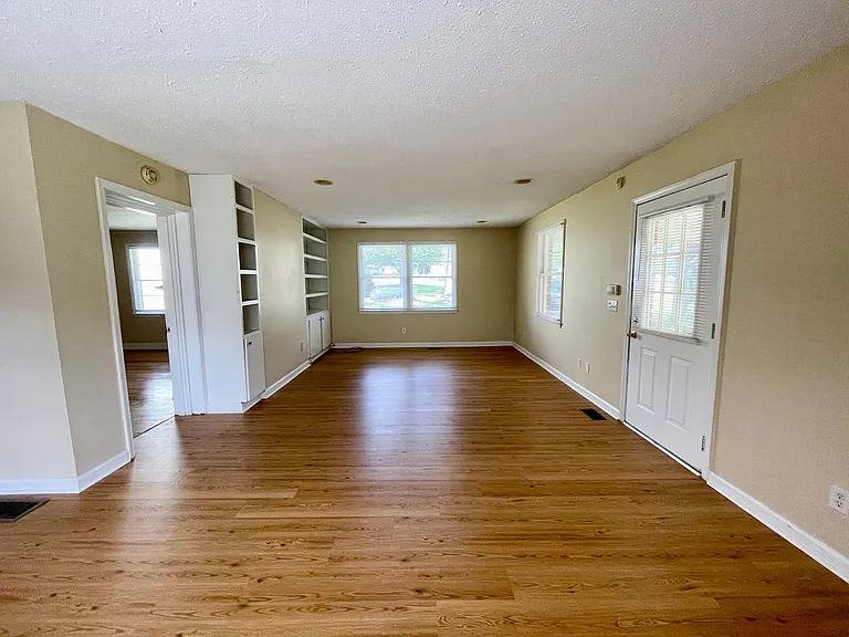 5906 Pine Valley Rd — Photo 3