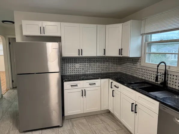 102 Dolores Ter N, North Syracuse, NY 13212