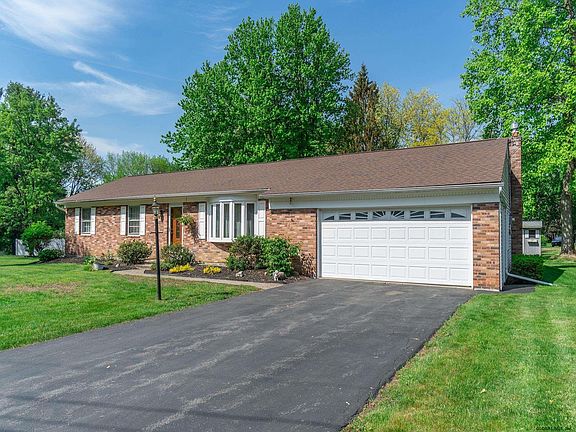 3rd image of 12 Somerset Ln