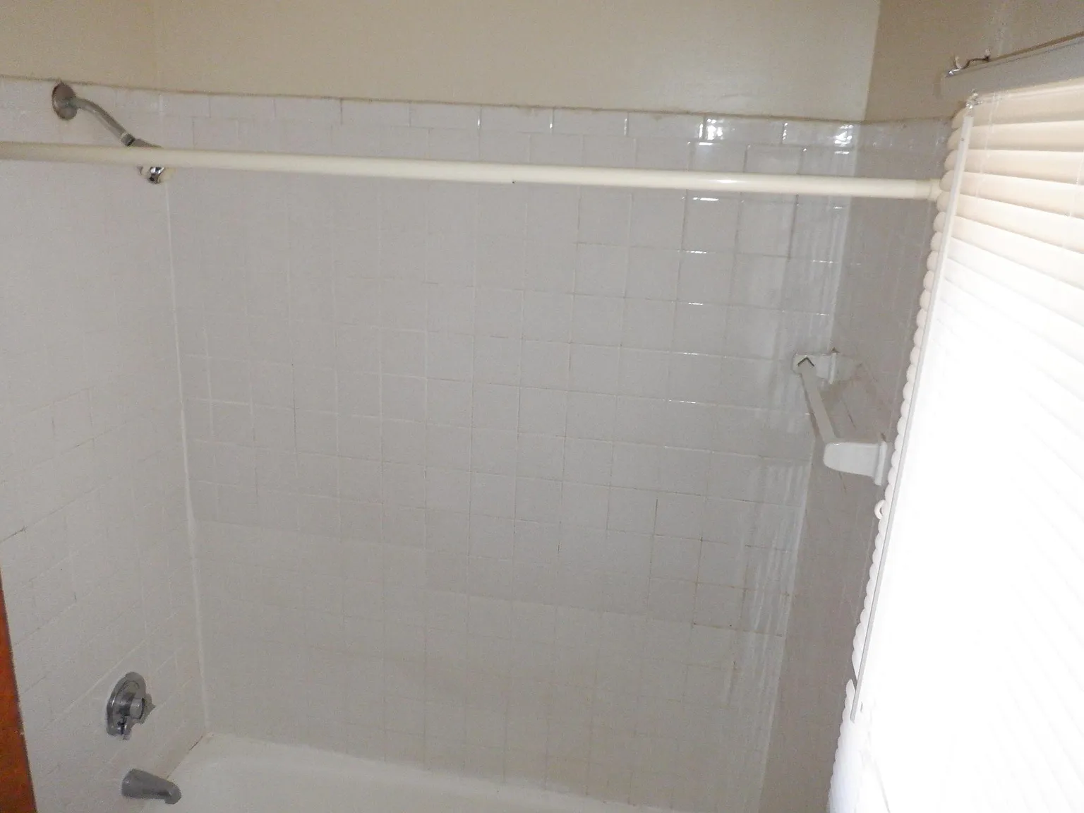 2 bed, 1000 sqft, $1,300 — Photo 2