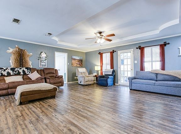 4th image of 2732 Briargrove Ln