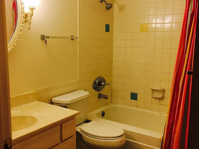 1110 E 6th St #2 — Photo 11