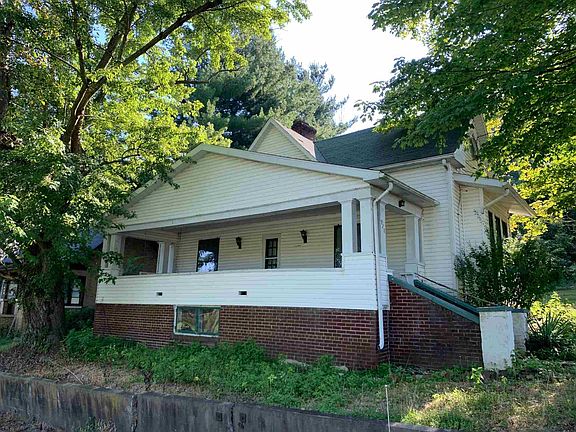 4th image of 928 N Main St