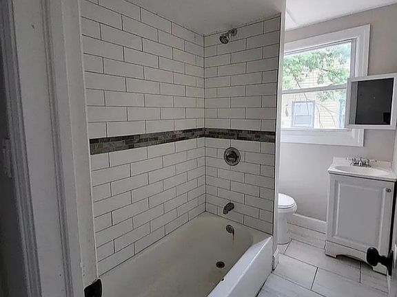 3rd image of 136 Shepard Ave #5A