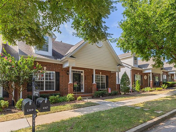 3rd image of 1317 Decatur Cir