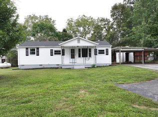 105 Leftwich St, Gretna, VA 24557