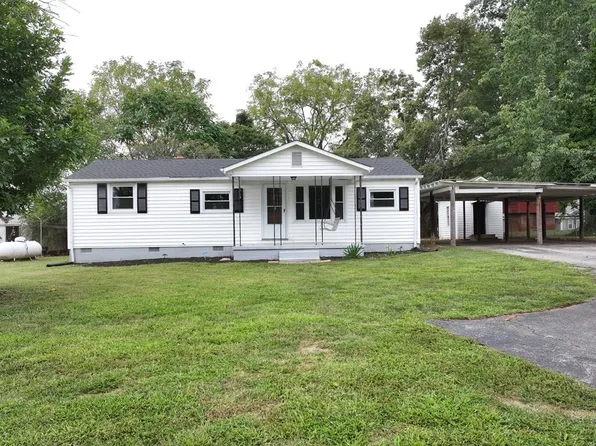 105 Leftwich St, Gretna, VA 24557