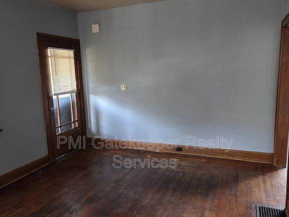 3rd image of 4370 Saint Lawrence Ave #1
