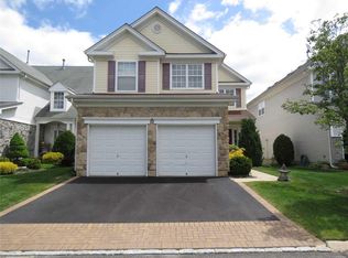 26 Kate Cir, Middle Island, NY 11953