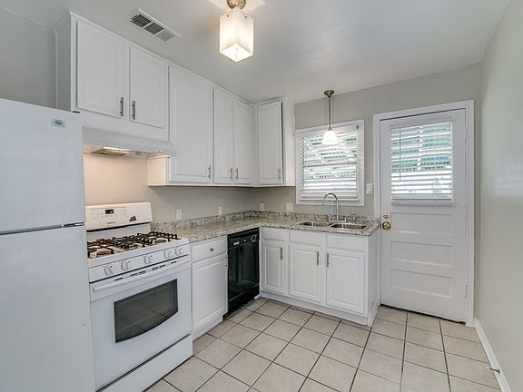 3rd image of 904 W Ave E