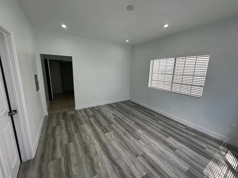 Michigan Avenue Apartments — Photo 123