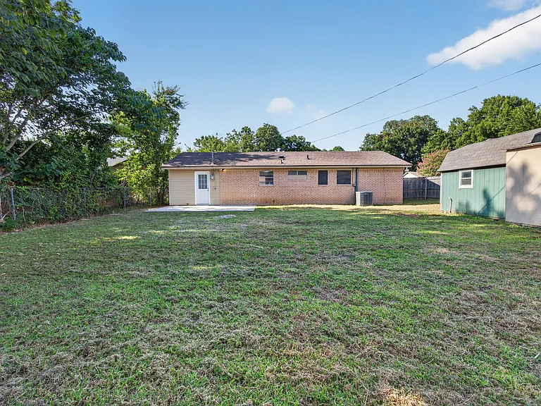 2210 Sycamore Dr — Photo 20