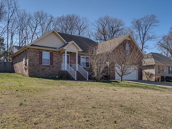 3rd image of 729 Pinoak Cir