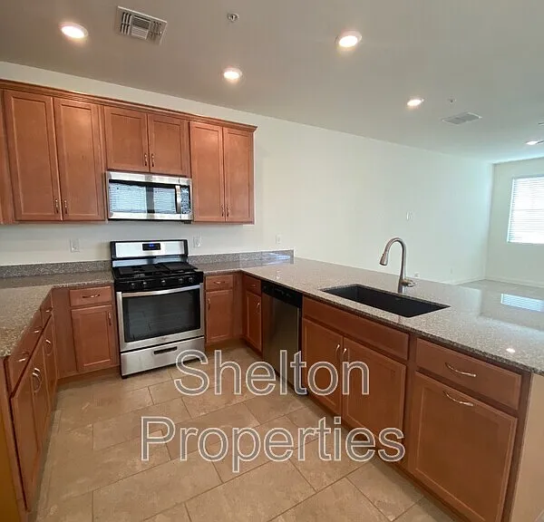 1723 N 208th Ave — Photo 2