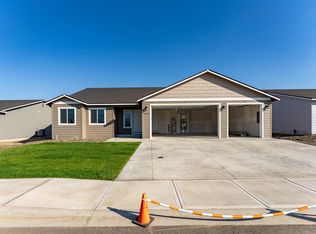 Pullman Floor Plan, Maryhill Estates East, East Wenatchee, WA 98802