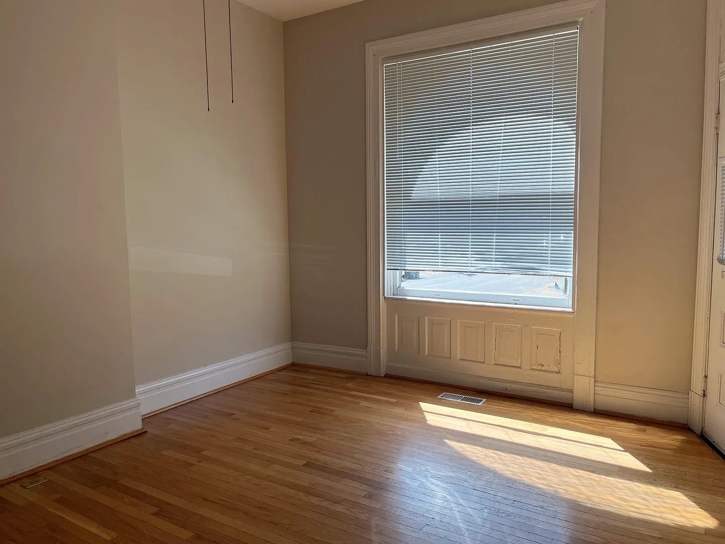 Modern 1 Bedroom in Benton Park with in-unit Washer/Dryer — Photo 2