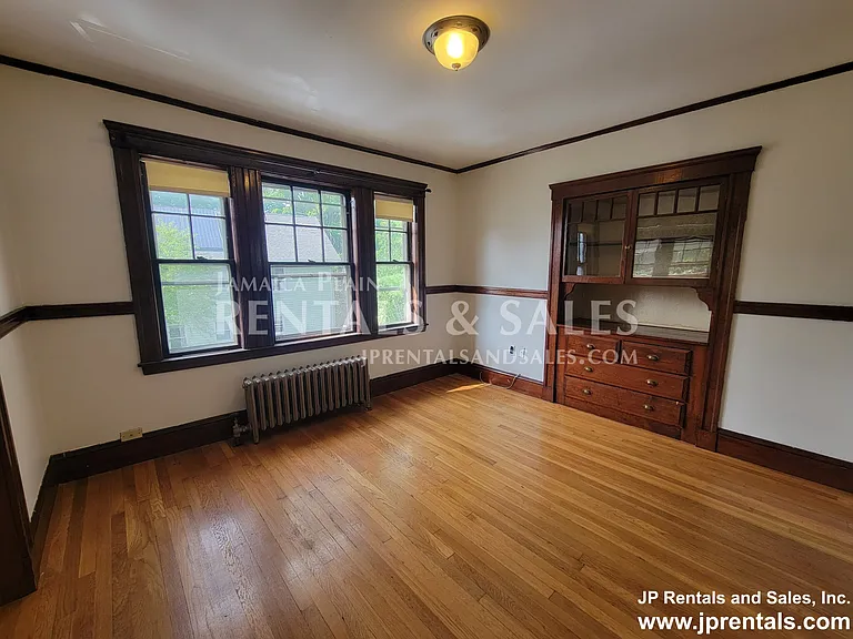 108 Bourne St — Photo 4