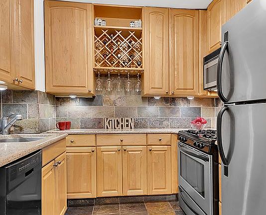 4th image of 340 E 80th St #12W