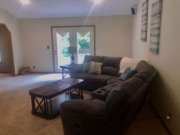 2nd image of 1221 Maple Leaf Ct