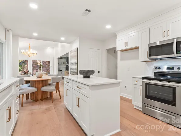 7016 Pleasant Dr, Charlotte, NC 28211