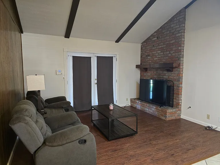 1019 Scott St — Photo 5